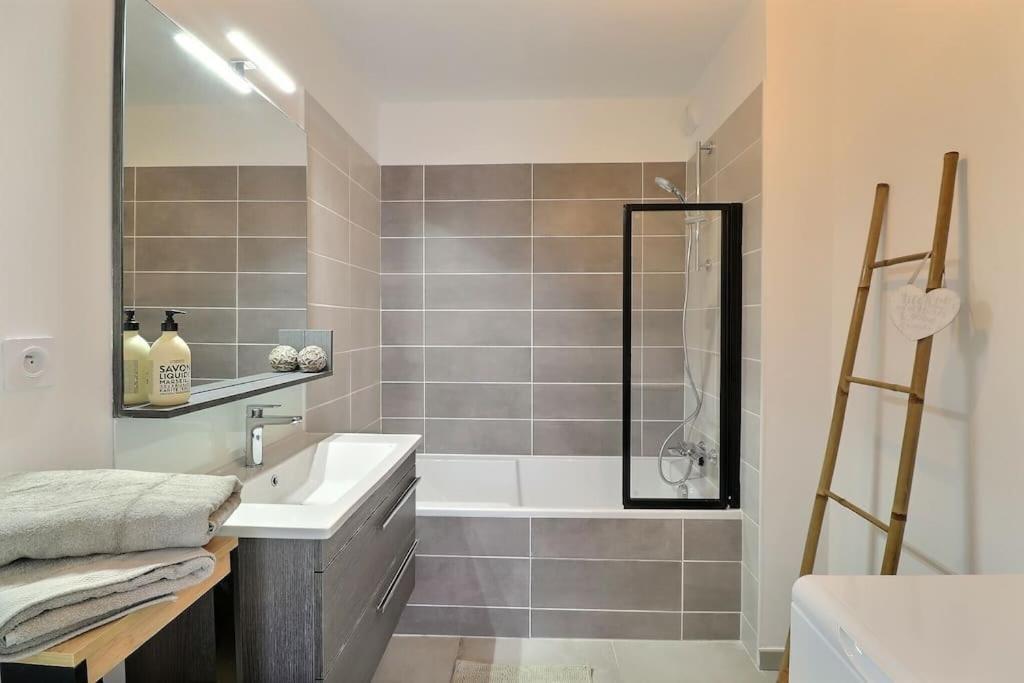Appartement Moderne - Terrasse - Piscine - Parking Ventabren المظهر الخارجي الصورة
